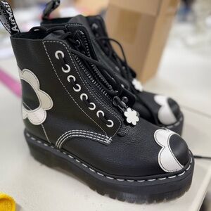 Dr. Martens Sinclair boots size 7 US